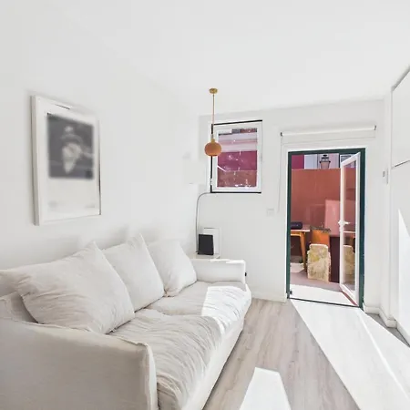 Apartman Cozy 1br With Private Terrace Praca Flores | By Airnest Lisboa